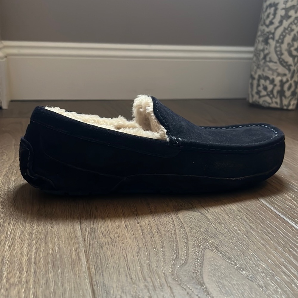 BRAND NEW: UGG Dark Navy Blue Ascot Slippers - Mens Size 10